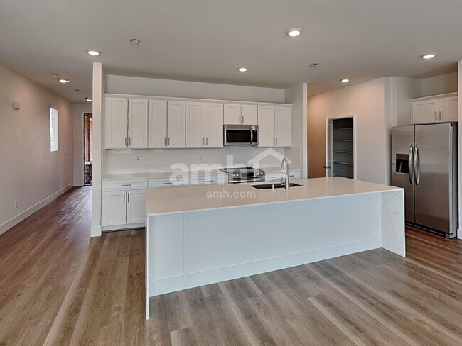 Foto del edificio - 4689 Flaming Ridge Trail