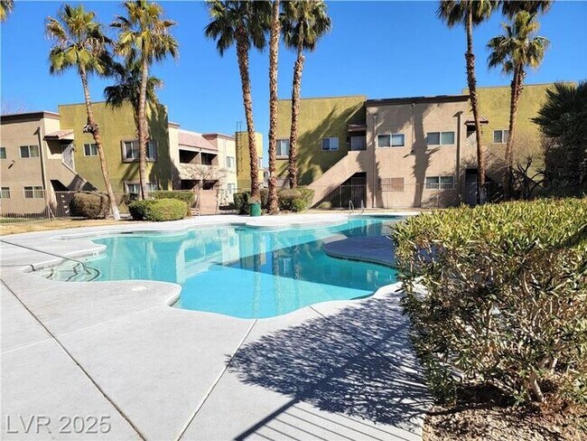 Foto del edificio - Charming 1st Floor Condo