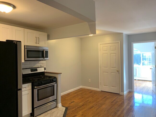Building Photo - 2823 Albemarle Rd