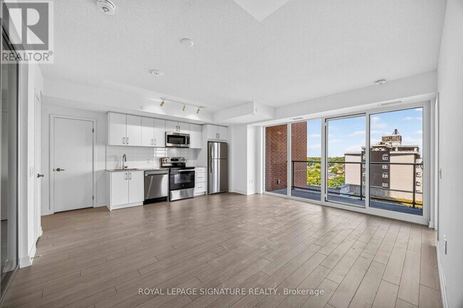 Photo du bâtiment - 4010 Eglinton Ave W