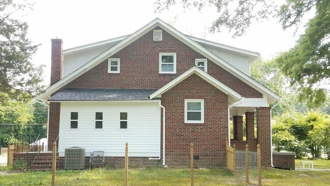 Foto del edificio - 943 S Crater Rd