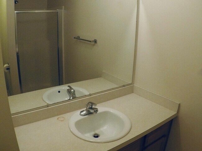 Master Bath - 625 Renker Rd
