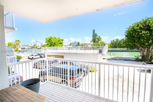 Foto del edificio - 130 S Shore Dr