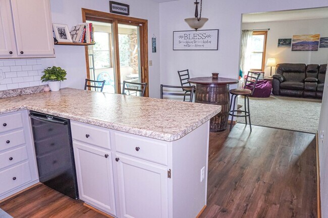 Building Photo - 3-Bedroom, 2-bath House With Fenced-in Yar...