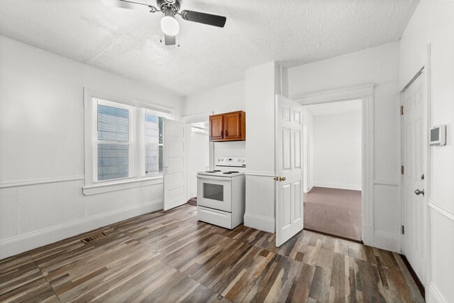 Foto del edificio - 8302 Sowinski Ave