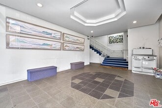 Building Photo - 326 S Manhattan Pl