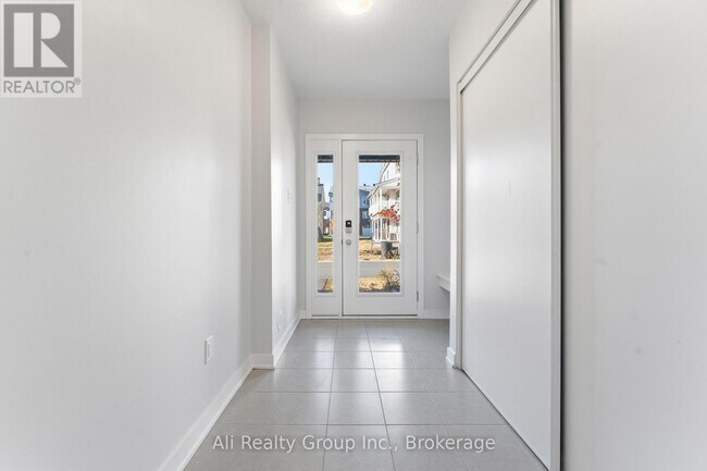 Building Photo - 750 Kinstead Pvt