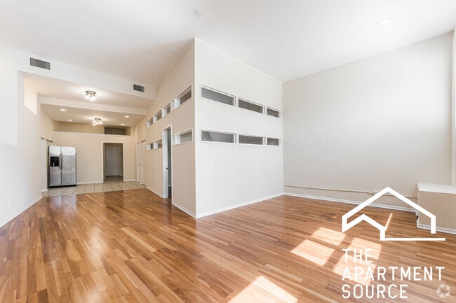 Building Photo - 2120 W Grand Ave