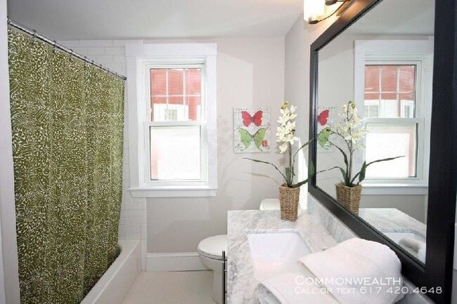 Foto del edificio - South End 1st floor patio 2 bed NO FEE 9/1