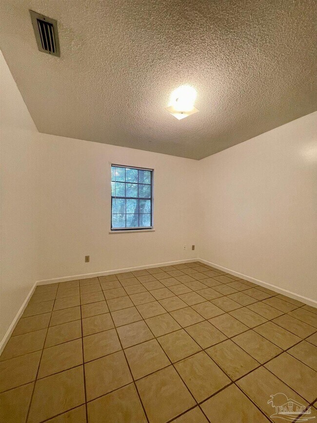 Foto del edificio - 6453 Maddox Rd