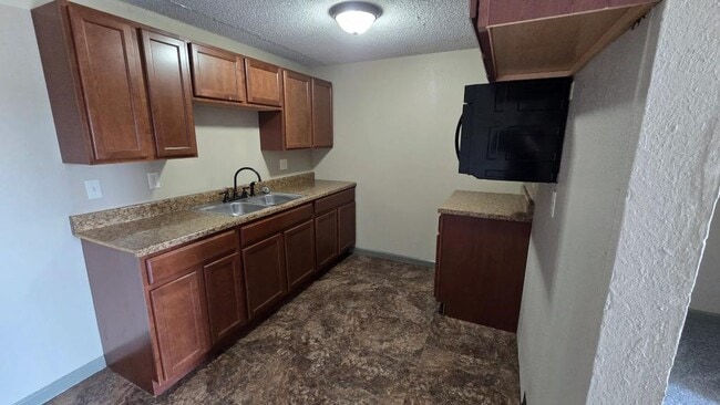 Building Photo - 300 E Windsor Rd