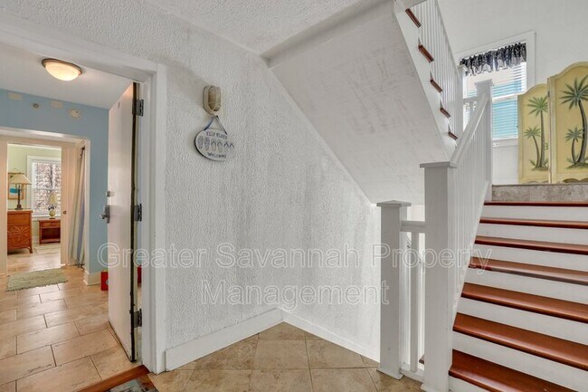 Building Photo - 3 17th Pl