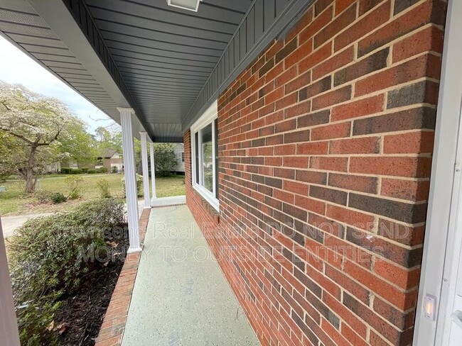 Building Photo - 1017 Xavier Dr