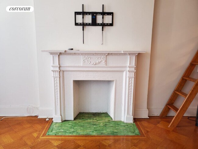 Building Photo - 346 W 87th St