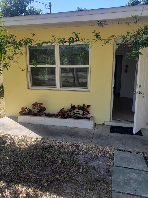 10077 Illinois St Unit 1/South, Bonita Springs, FL 34135 Apartments