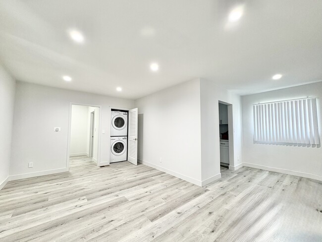 Foto del edificio - 1145 S Holt Ave