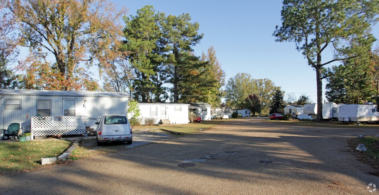 Cleveland Mobile Home Park Apartments in Richland, MS
