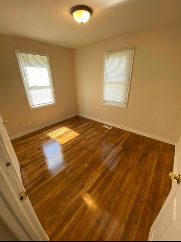 Foto del edificio - 3915 E Chatham Dr