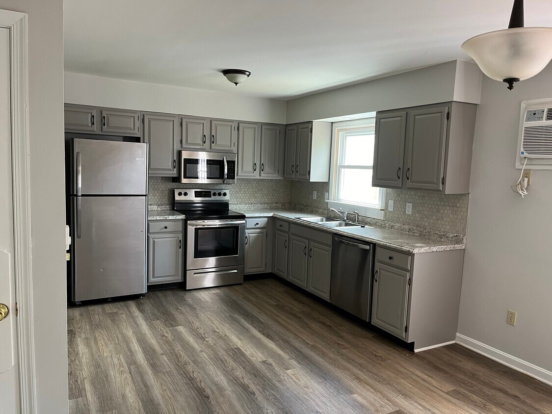 1260 S Mount Joy St, Elizabethtown, PA 17022 Townhome Rentals in