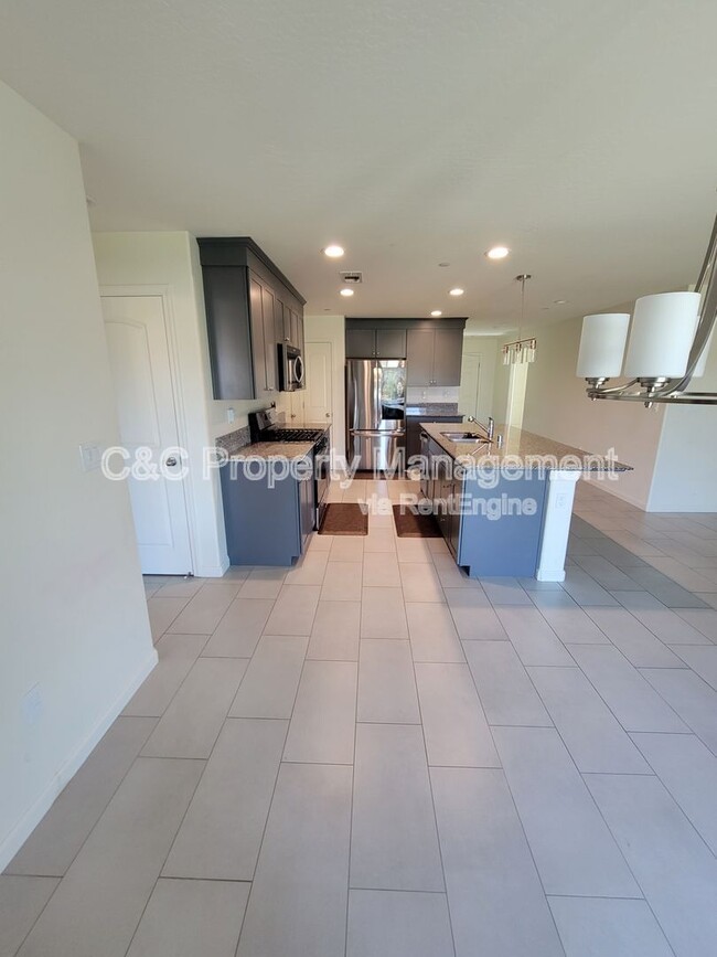 Foto del edificio - 1366 W Butterfield Ln
