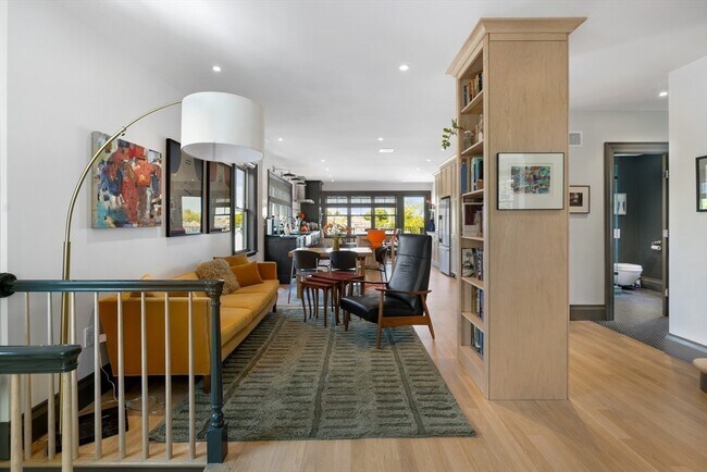 Building Photo - 11 Montrose St