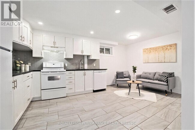 Photo du bâtiment - 33-B MAJESTIC DRIVE