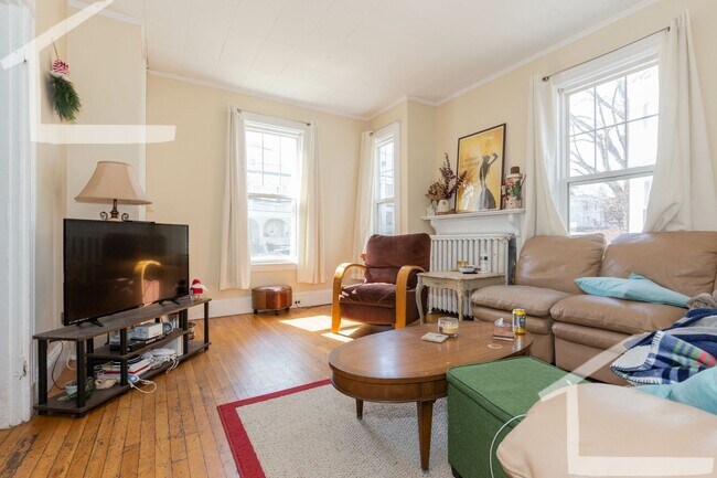 Foto del edificio - Charming 5 Bedroom House-No broker Fee