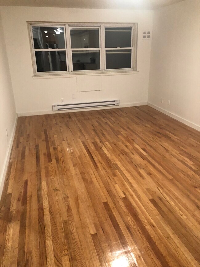 Foto del edificio - 125 Corbin Ave