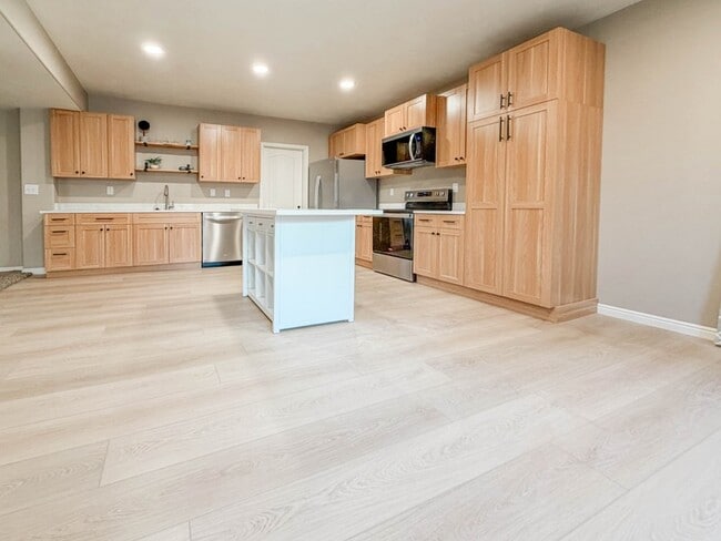 Building Photo - 963 Sage Ln