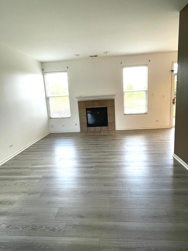 Foto del edificio - 541 Springbrook Trail N