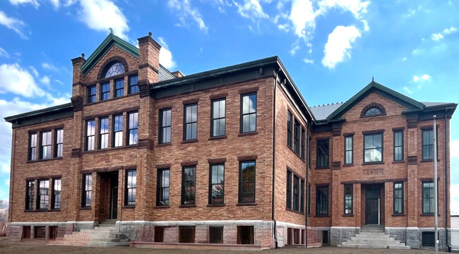 Building Photo - The Lincoln School