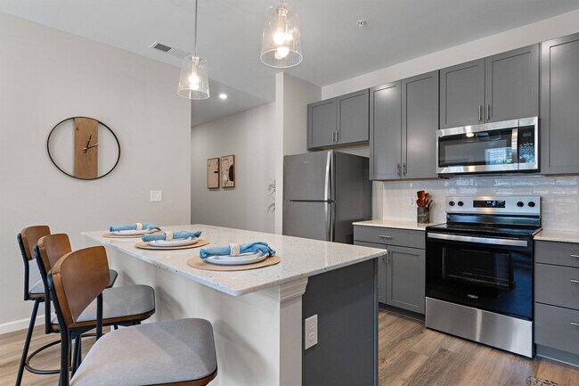 Cocina y pasillo - The Preserve at Peters Township