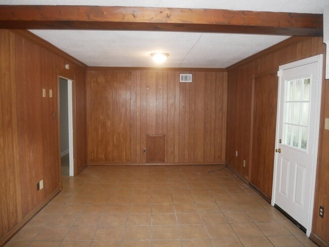 Building Photo - 3115 Mayfair Rd