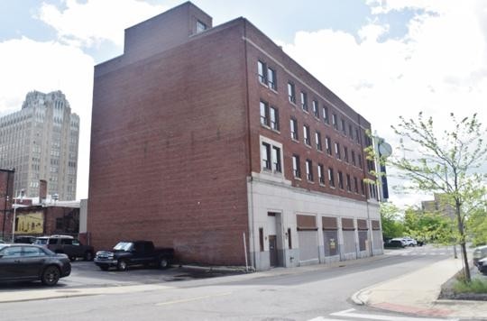 Primary Photo - Urbane on Wayne