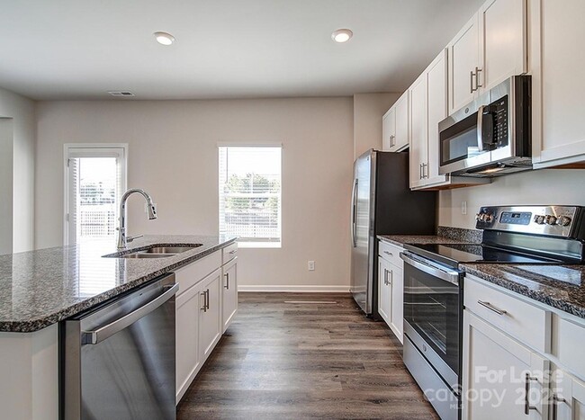 Building Photo - 154 Almaden St