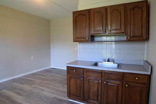 Building Photo - 1616 Castle Avenue #Down