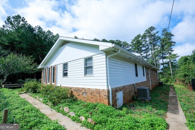Foto del edificio - 2765 Collins Hill Rd