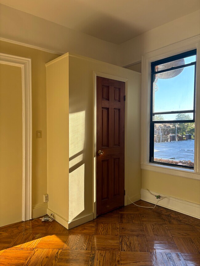 Foto del edificio - 129 Sunnyside Ave