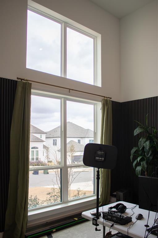 Foto del edificio - 1709 Novara Trl