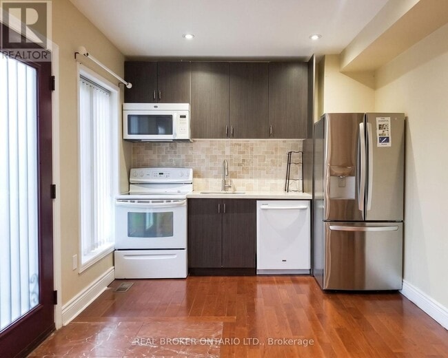 Building Photo - 256 The Kingsway