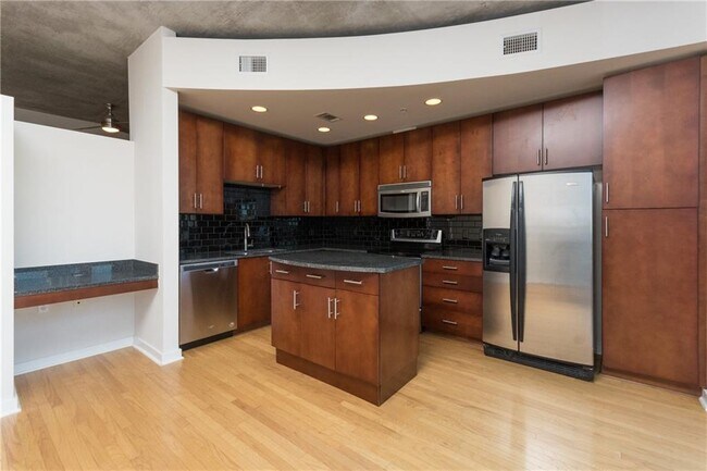 Building Photo - 360 Nueces St