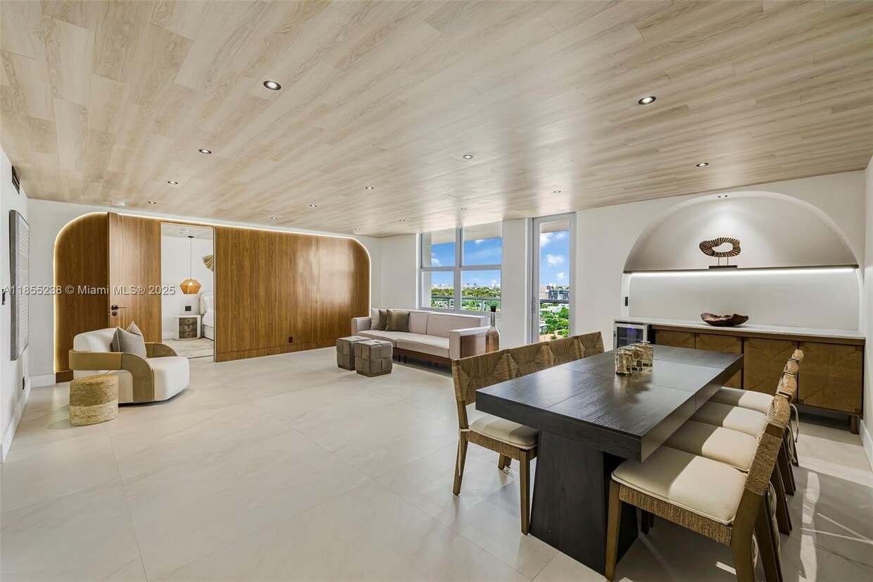 Foto principal - 9511 Collins Ave