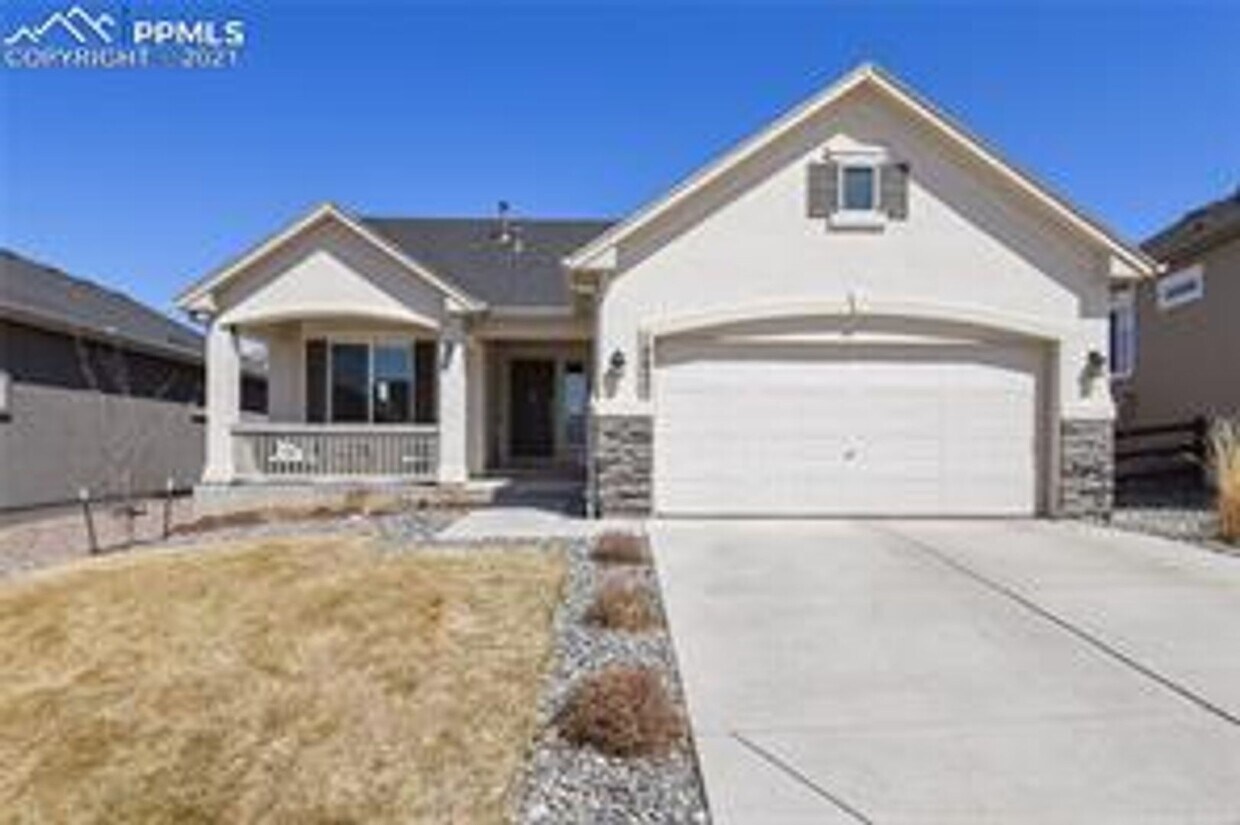 Primary Photo - Beautiful stucco 4 bed rancher on premium ...
