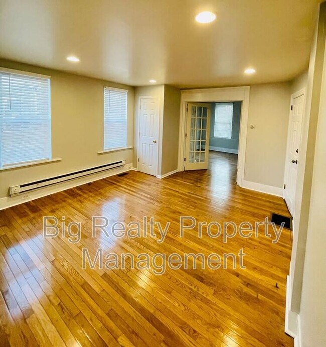 Foto del edificio - 235 E Main St