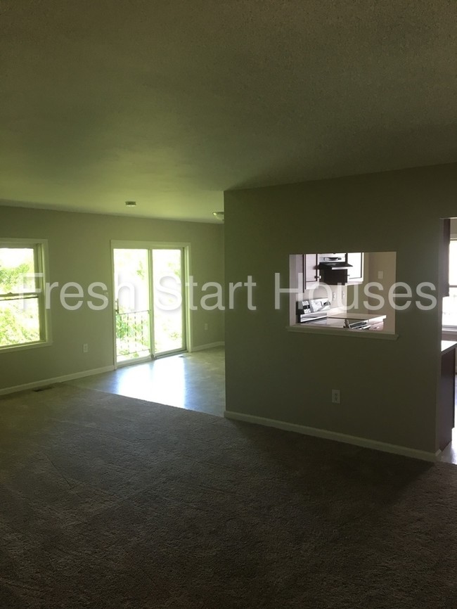 Building Photo - Pristine 3 bedroom, 2 full bath home