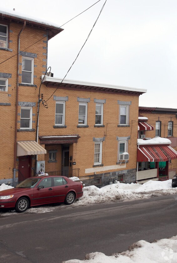 Building Photo - 3468 Bates St