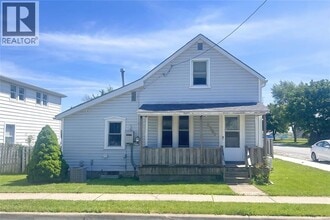 Building Photo - 2385 Boswell St