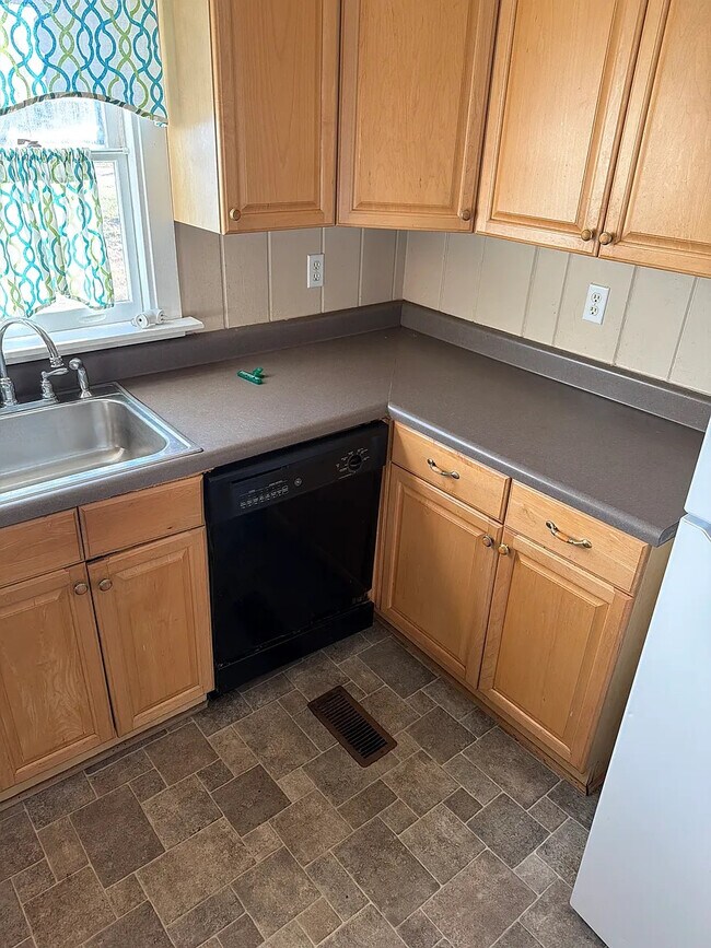 Building Photo - Room in House on Lucky Ct