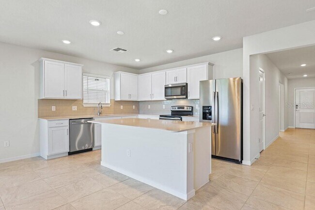 Building Photo - 910 Golden Shiner Ave