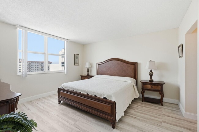 Building Photo - 3450 S Ocean Blvd